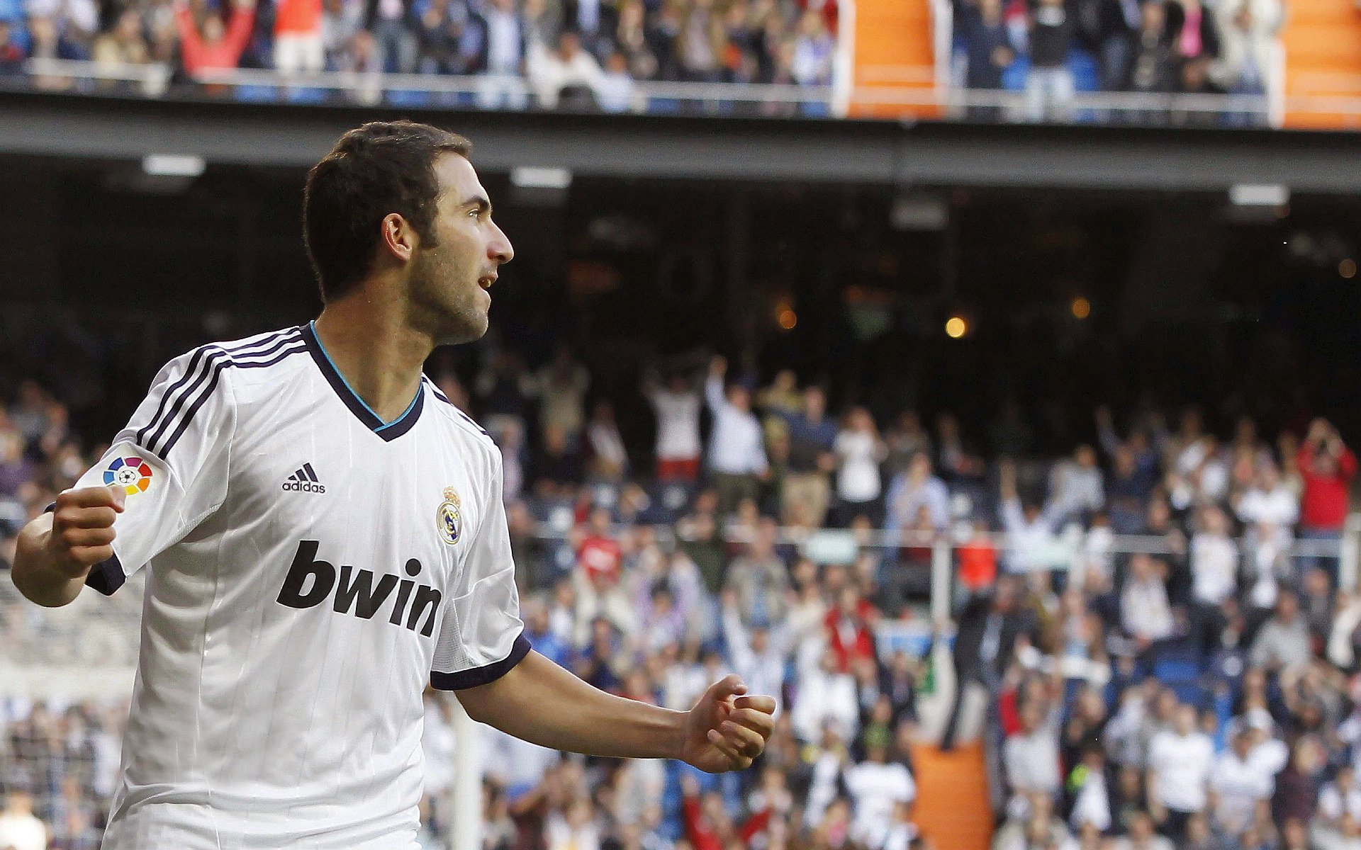 当世三大神锋,合力造79球!哈兰德姆巴佩联赛双响,凯恩数据领跑