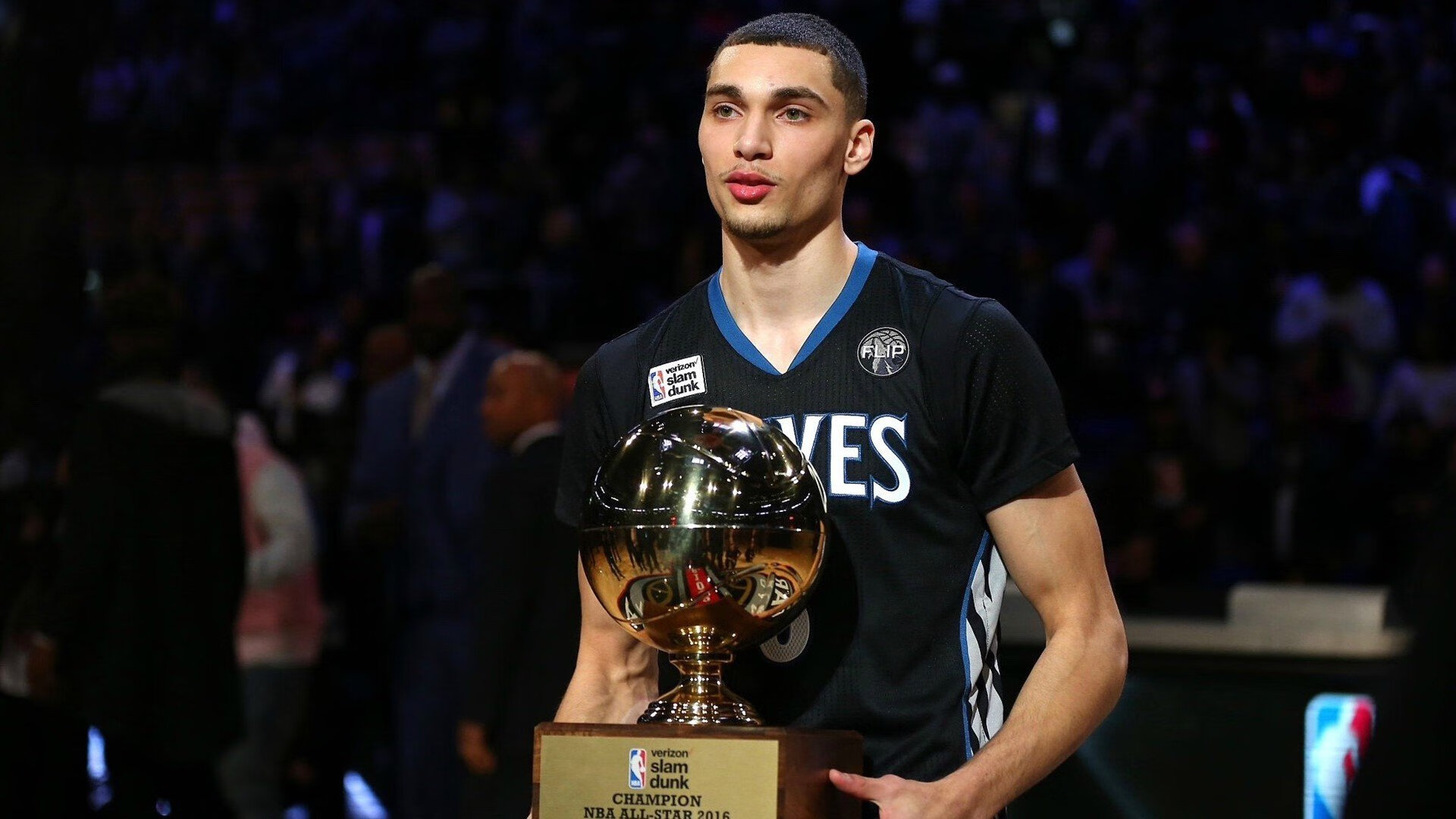 “美洲狮队走向世界舞台,成为橄榄球未来的强大力量”