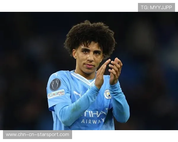 曼城刘易斯持球与传球练习：提升球员竞技水平的关键