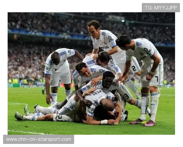 皇马在训练中模拟欧洲对手的高位压迫，传球选择被压缩