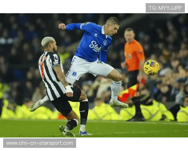 埃弗顿球员手球未被判点球，桑德兰球迷愤怒，埃弗顿著名球员